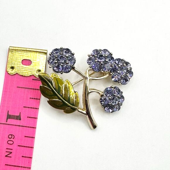 1960s MONET Violet Rhinestone Green Enamel Blooming Hydrangea Flower Brooch Pin - Picture 4 of 6